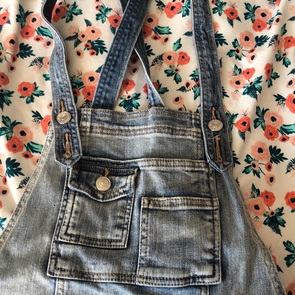 Overall shorts - Picture 2 of 7